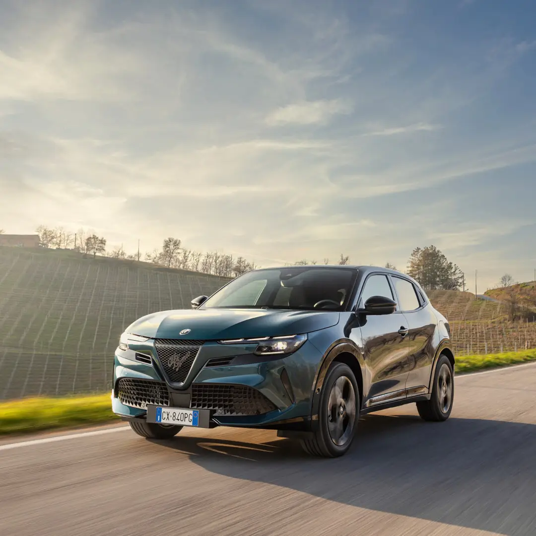 ALFA ROMEO JUNIOR IBRIDA SPECIALE 1.2 136CV - Tua da €31.115 o con Finanziamento da €250 al mese